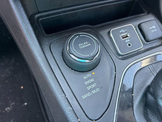 Used 2023 Jeep Cherokee Altitude Lux image 20