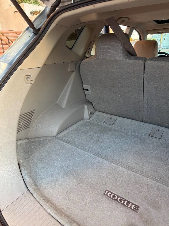 Used 2013 Nissan Rogue SV w/ Premium Pkg image 18