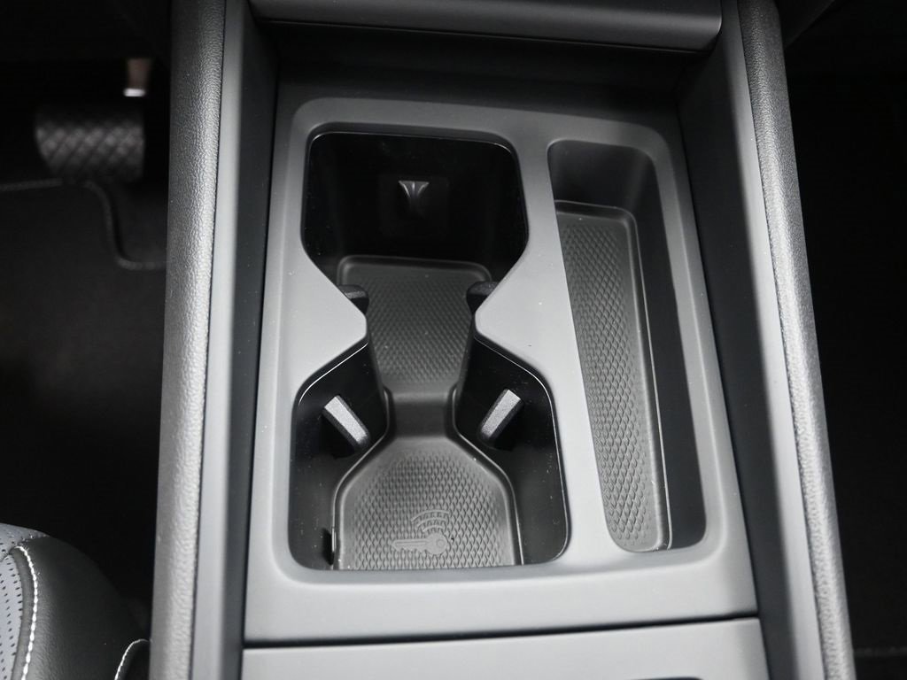 New 2025 Volkswagen Tiguan SE image 13