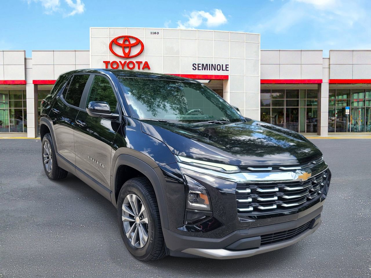 Used 2026 Chevrolet Equinox LT FWD image 2