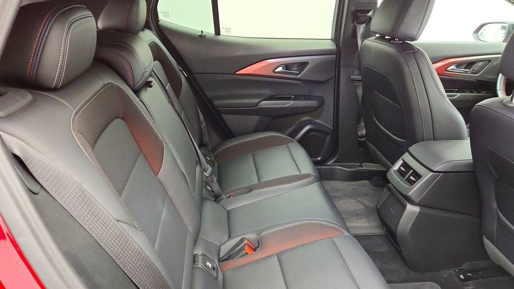 Used 2025 Chevrolet Equinox EV RS FWD image 23