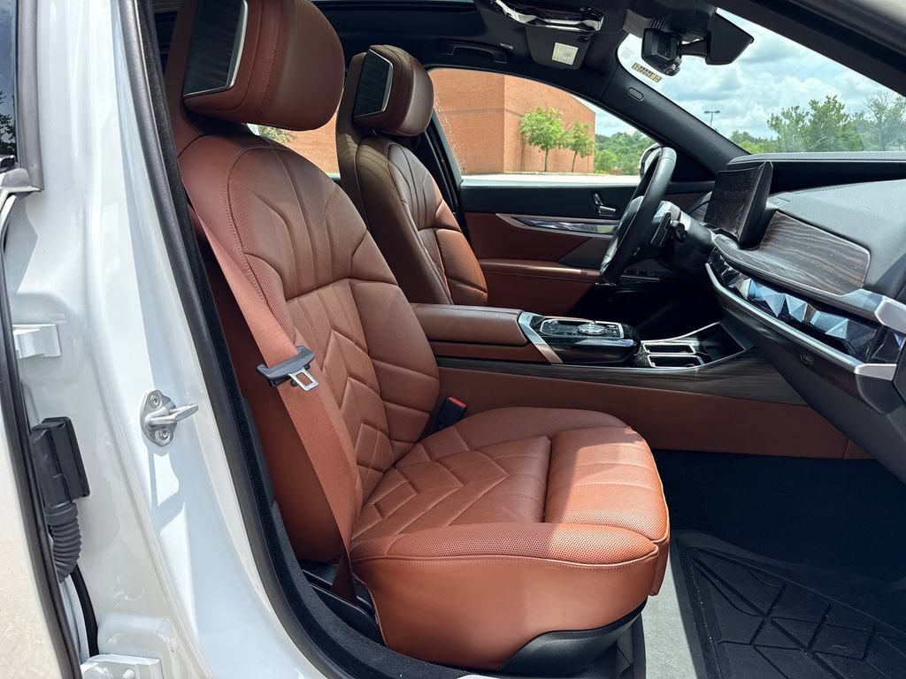 Used 2026 BMW 760i xDrive w/ Executive Package AWD/4WD image 29