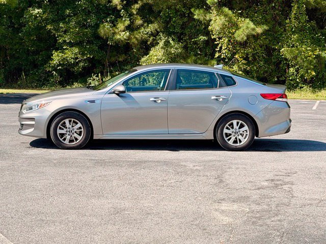 Used 2017 Kia Optima LX FWD image 3