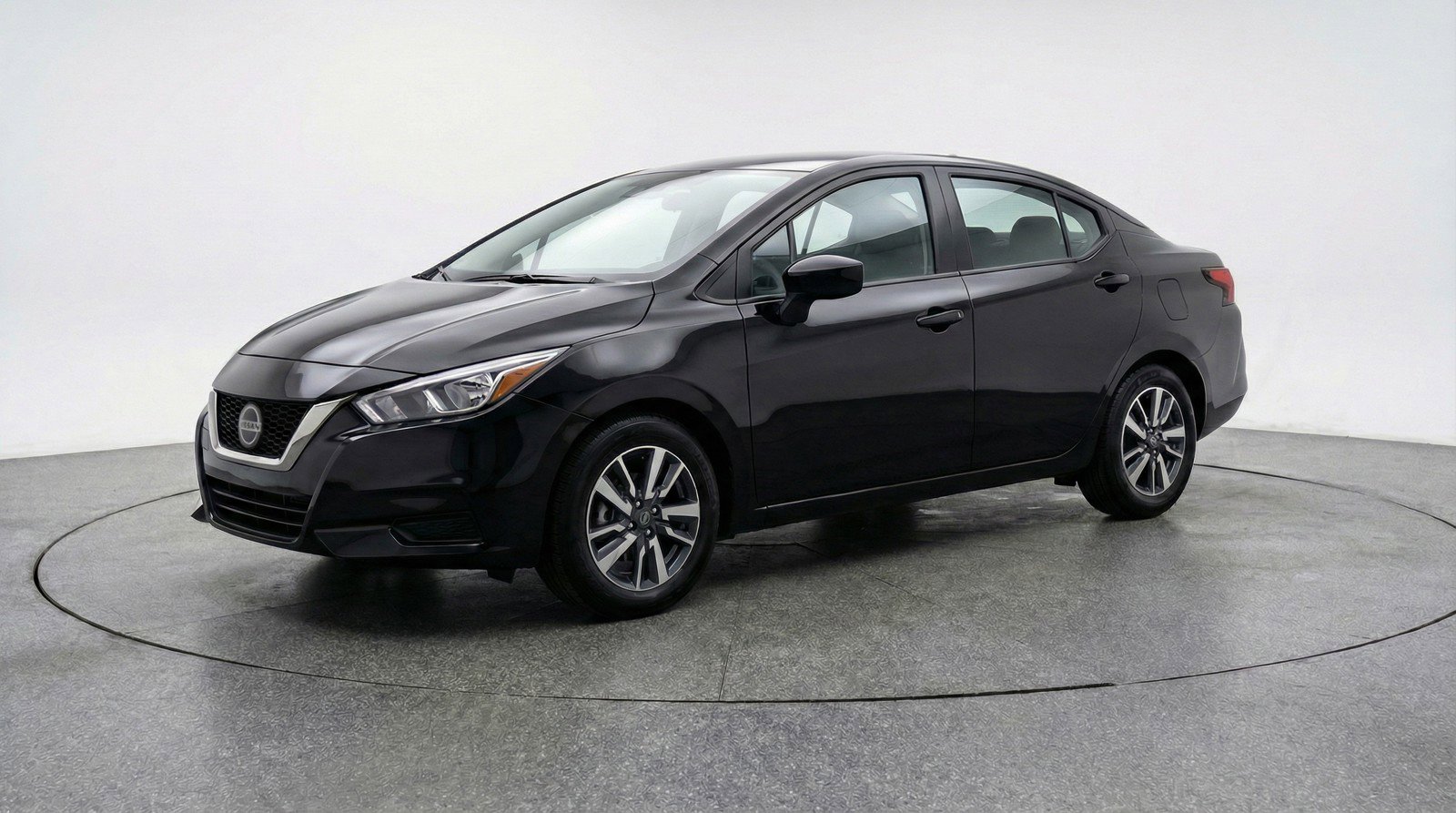 Used 2025 Nissan Versa SV image 3