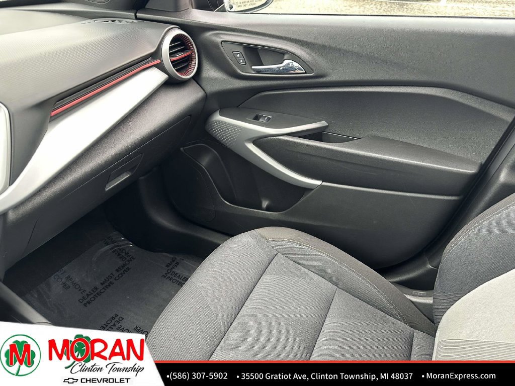 Certified 2025 Chevrolet Trax RS w/ Driver Confidence Package FWD image 30