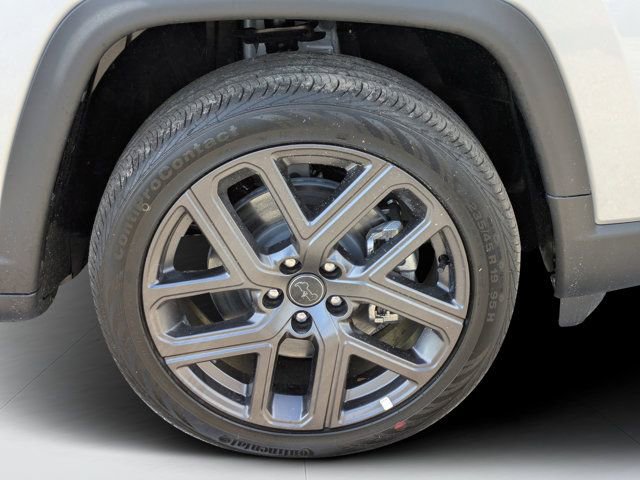 New 2026 Jeep Compass Latitude w/ Sun and Sound Group image 9