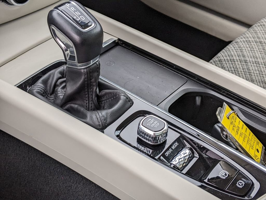 Used 2021 Volvo V60 T5 Momentum image 19