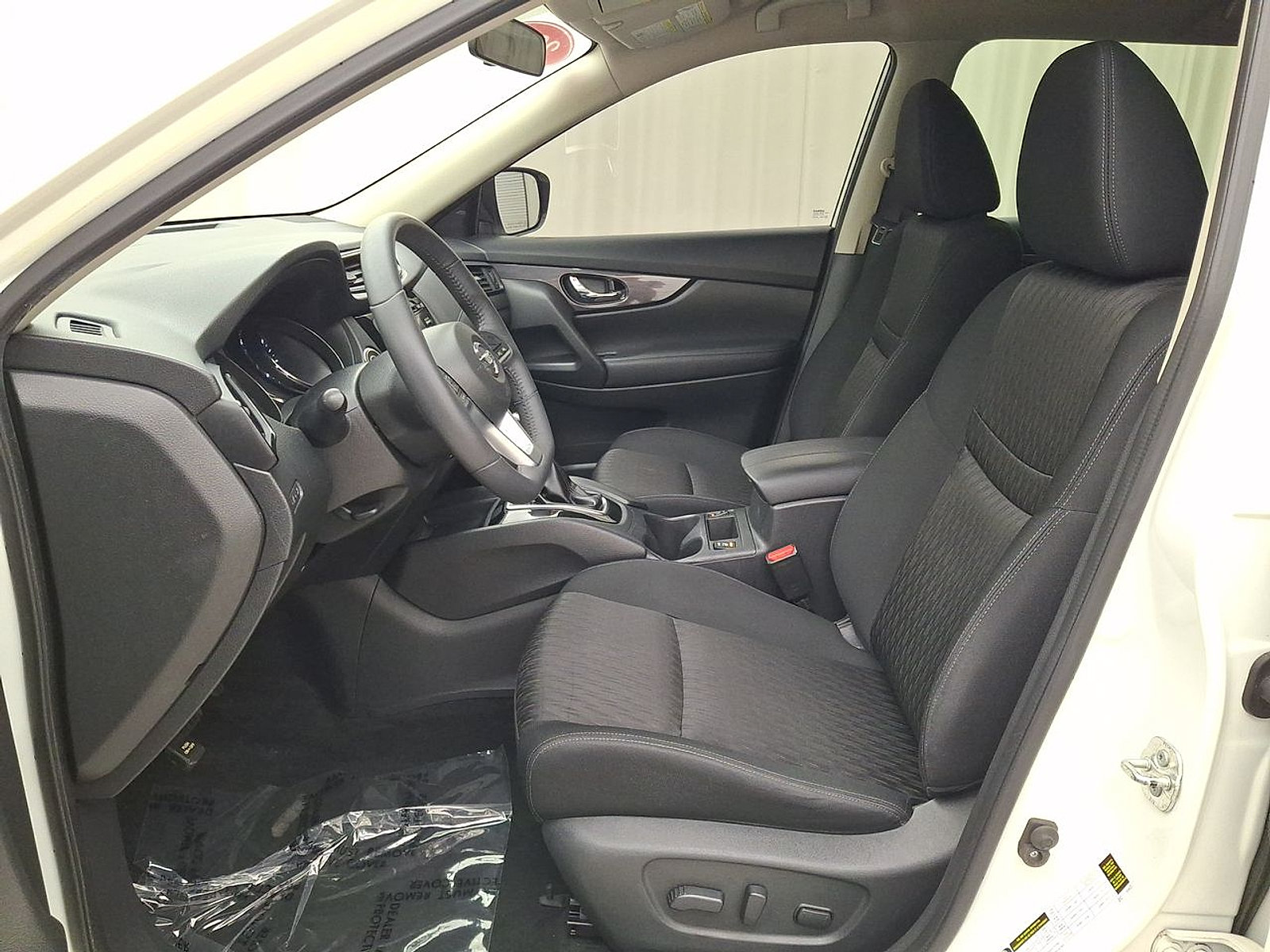 Used 2017 Nissan Rogue SV AWD/4WD image 14