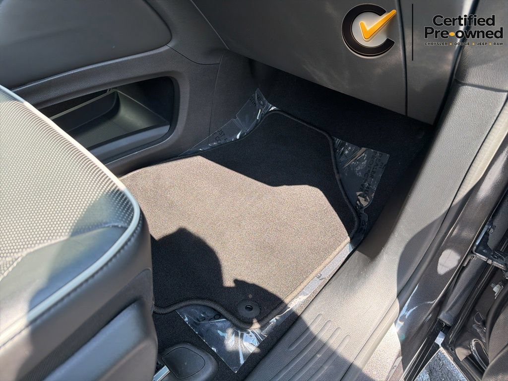 Certified 2023 Chrysler Pacifica Limited w/ Uconnect Theater Family Group AWD/4WD image 49