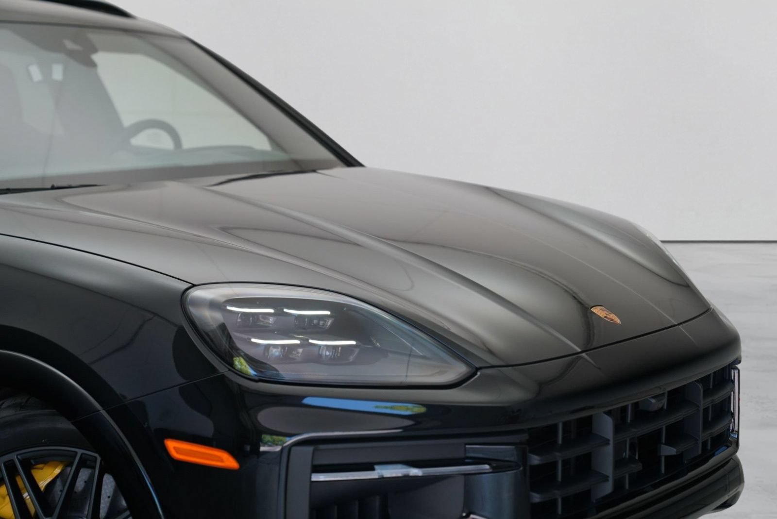 Used 2025 Porsche Cayenne GTS AWD/4WD image 2