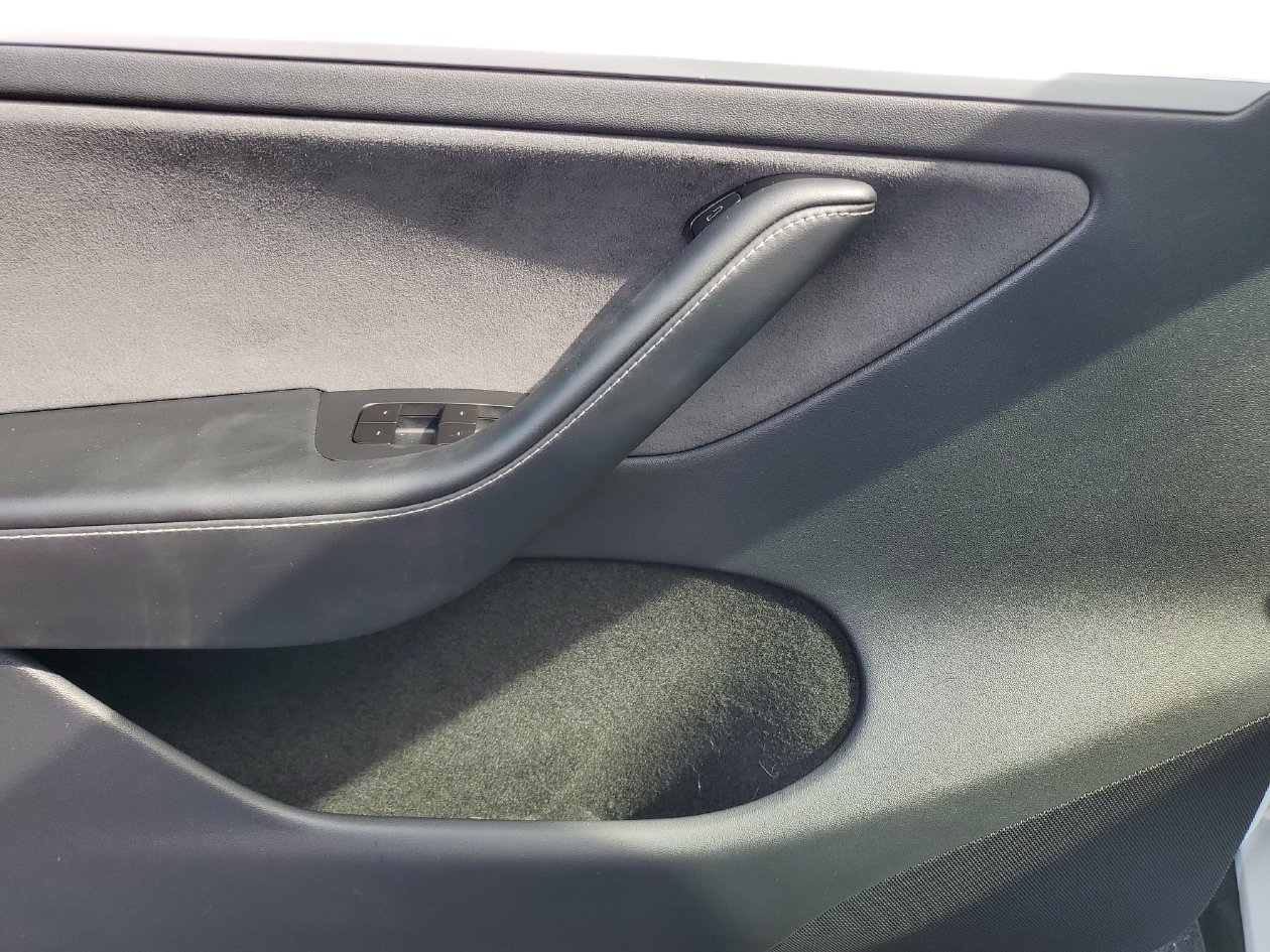 Used 2025 Tesla Model Y Long Range RWD image 16