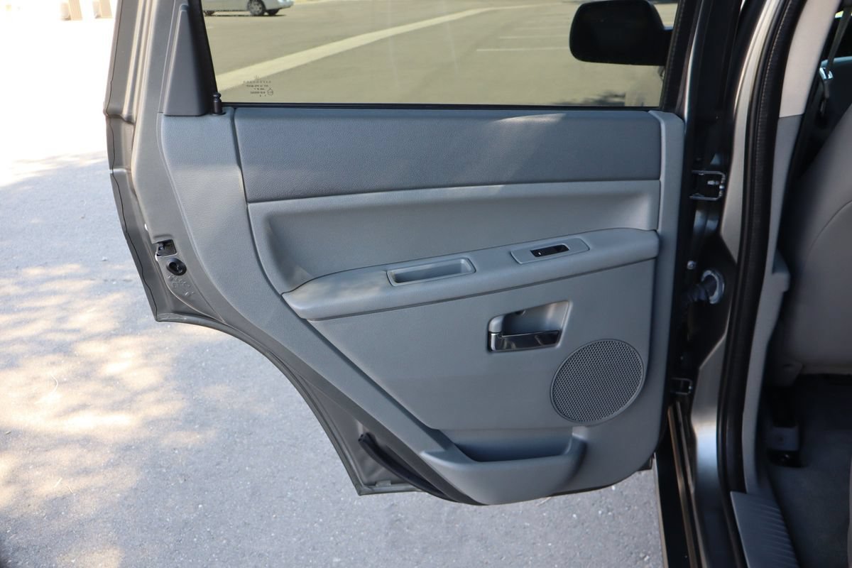 Used 2007 Jeep Grand Cherokee Limited w/ Trailer Tow Group IV AWD/4WD image 25
