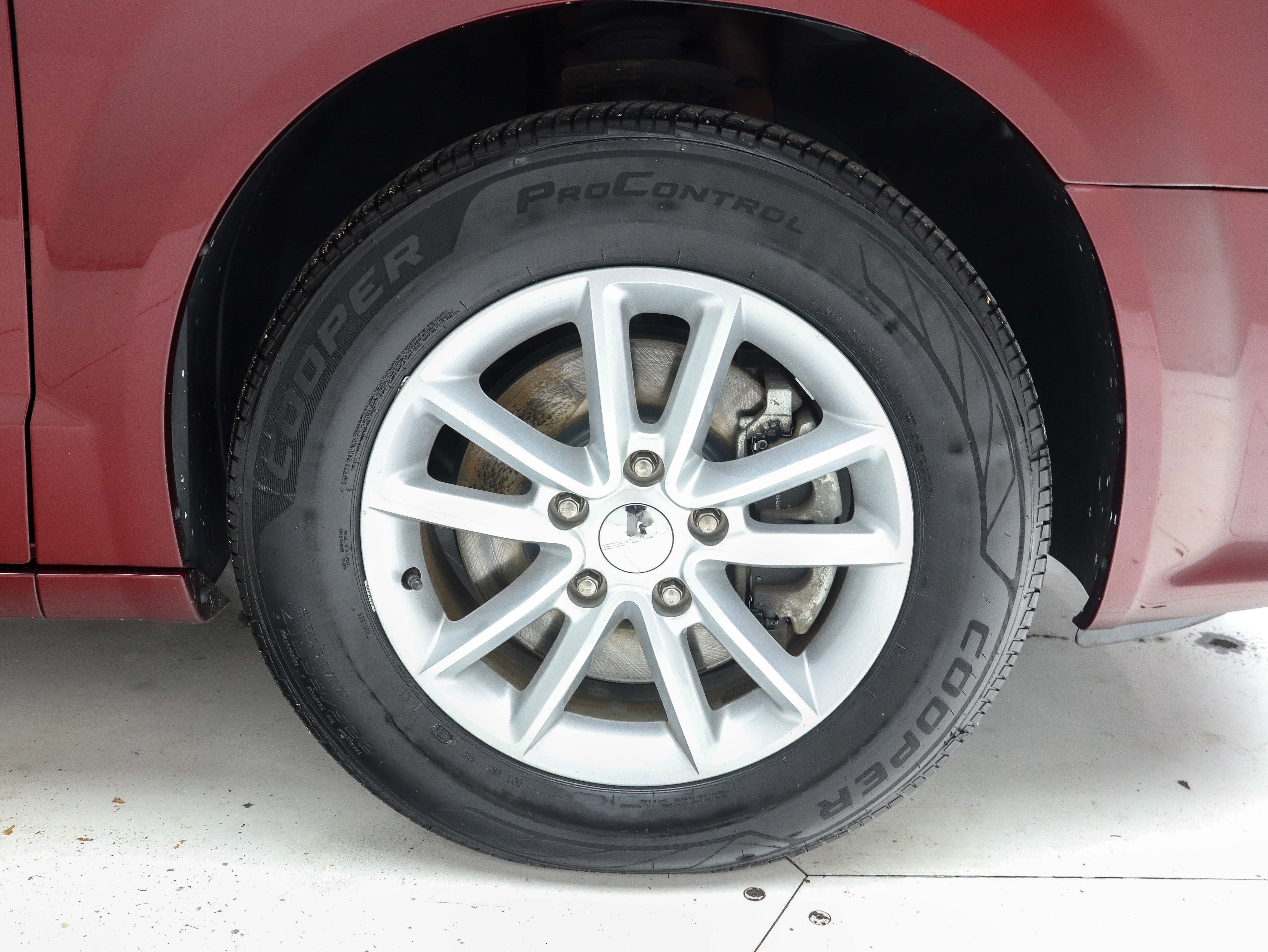 Used 2018 Dodge Grand Caravan SXT FWD image 34