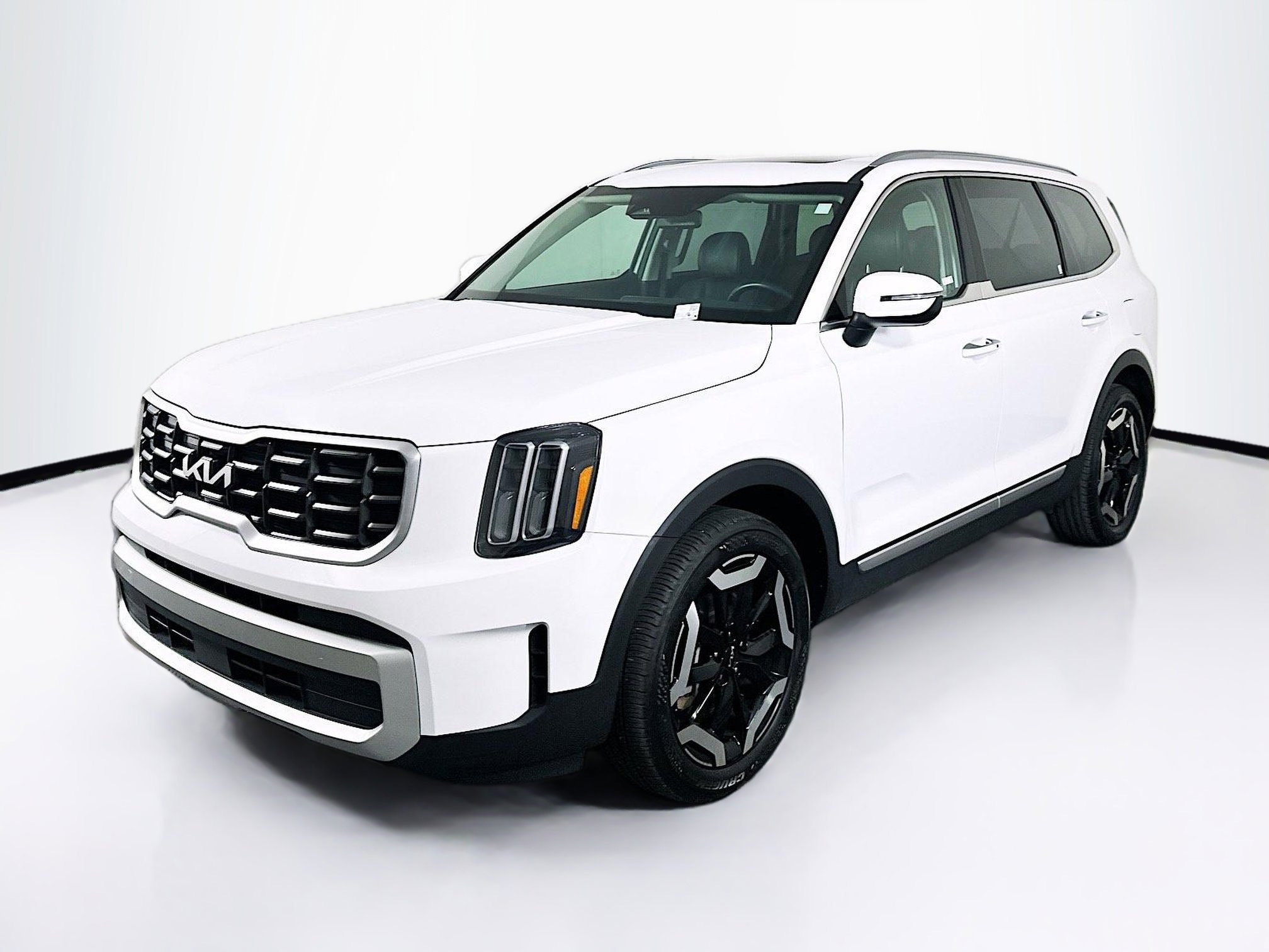 Used 2025 Kia Telluride S FWD image 3