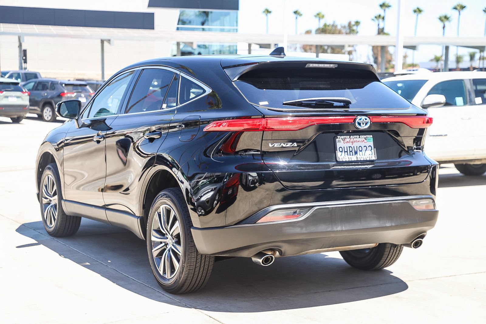 Certified 2023 Toyota Venza LE AWD/4WD image 8