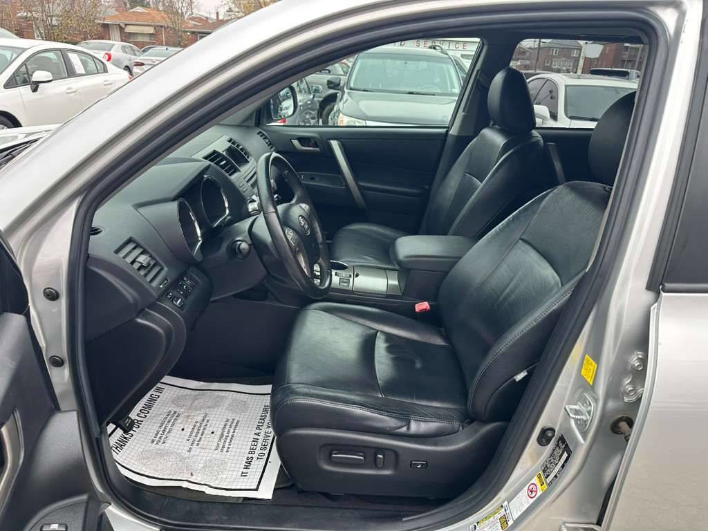 Used 2010 Toyota Highlander SE image 10