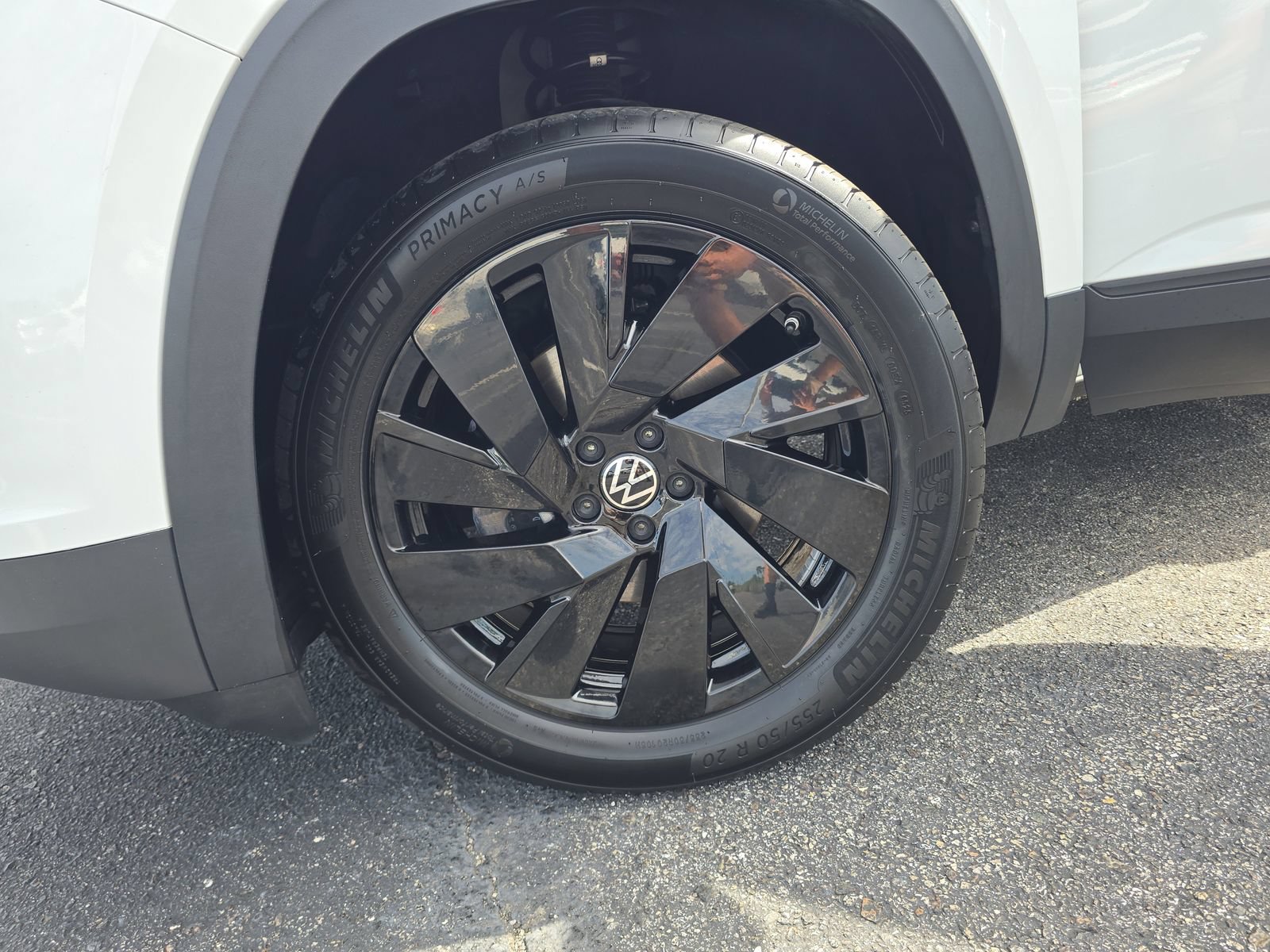 Used 2024 Volkswagen Atlas Cross Sport SE w/ Panoramic Sunroof Package FWD image 29