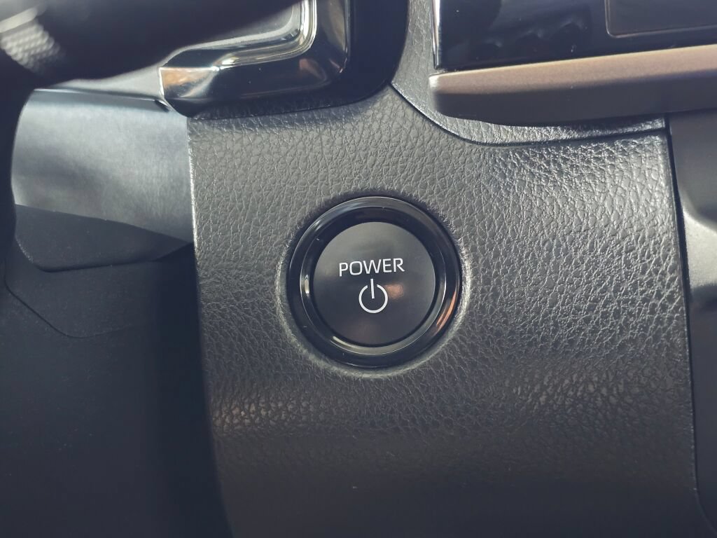 Used 2025 Toyota Camry XLE FWD image 30
