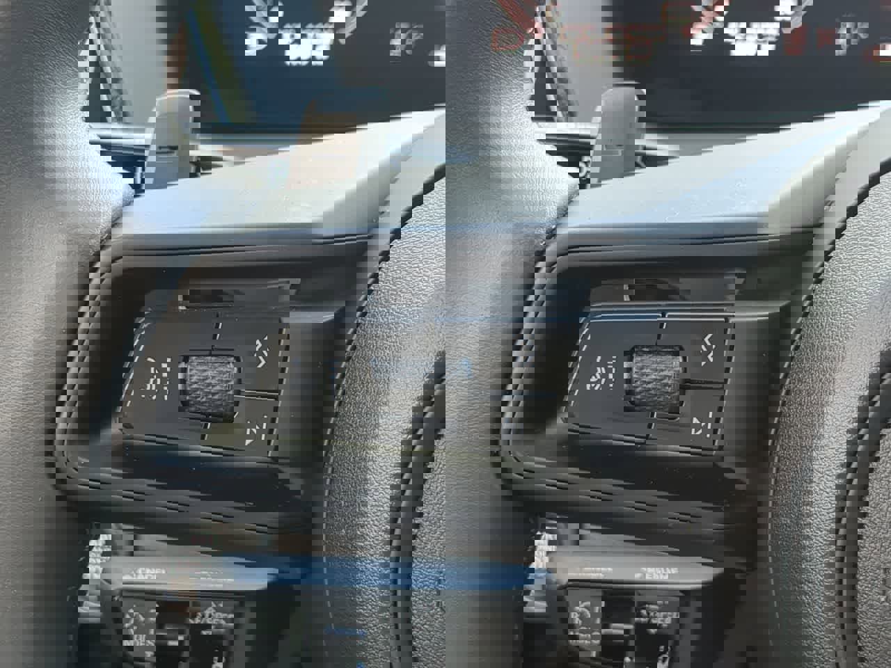 Used 2025 Porsche Panamera image 26