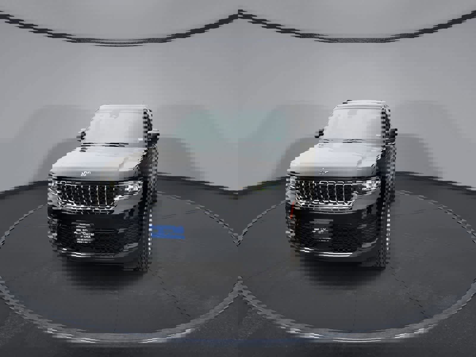 Used 2025 Jeep Grand Cherokee Laredo X image 3