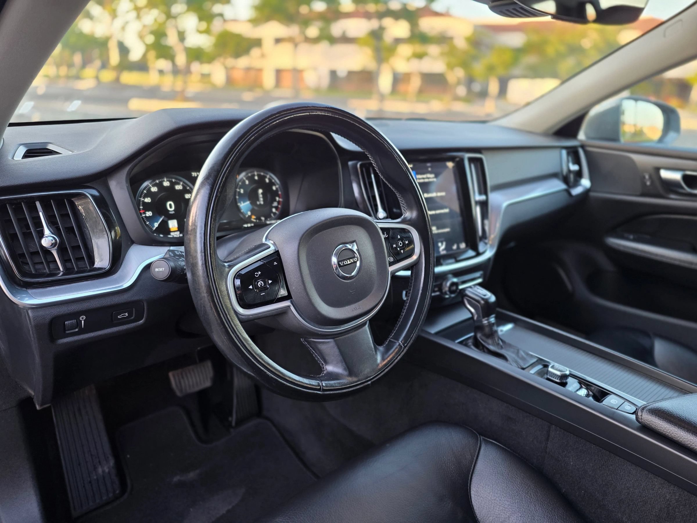 Used 2020 Volvo V60 T5 Momentum FWD image 24