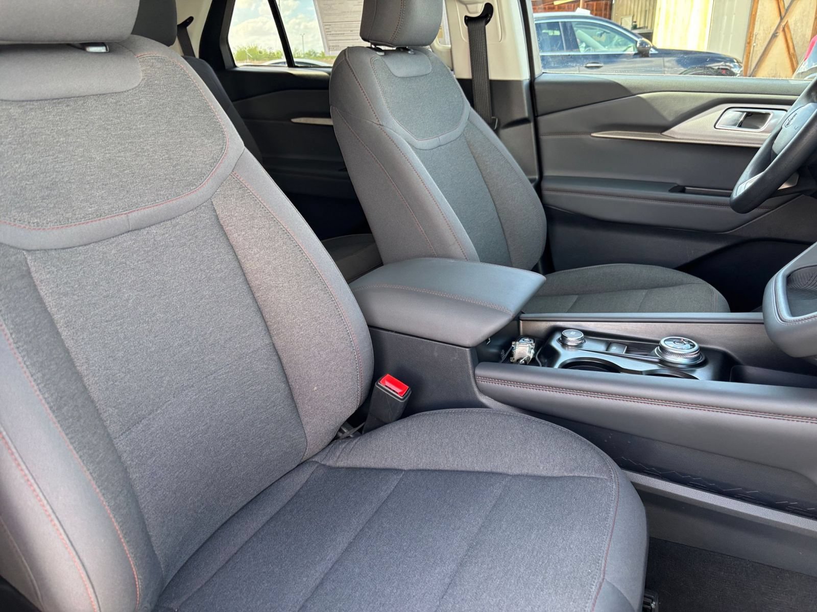 Used 2026 Ford Explorer Active AWD/4WD image 37