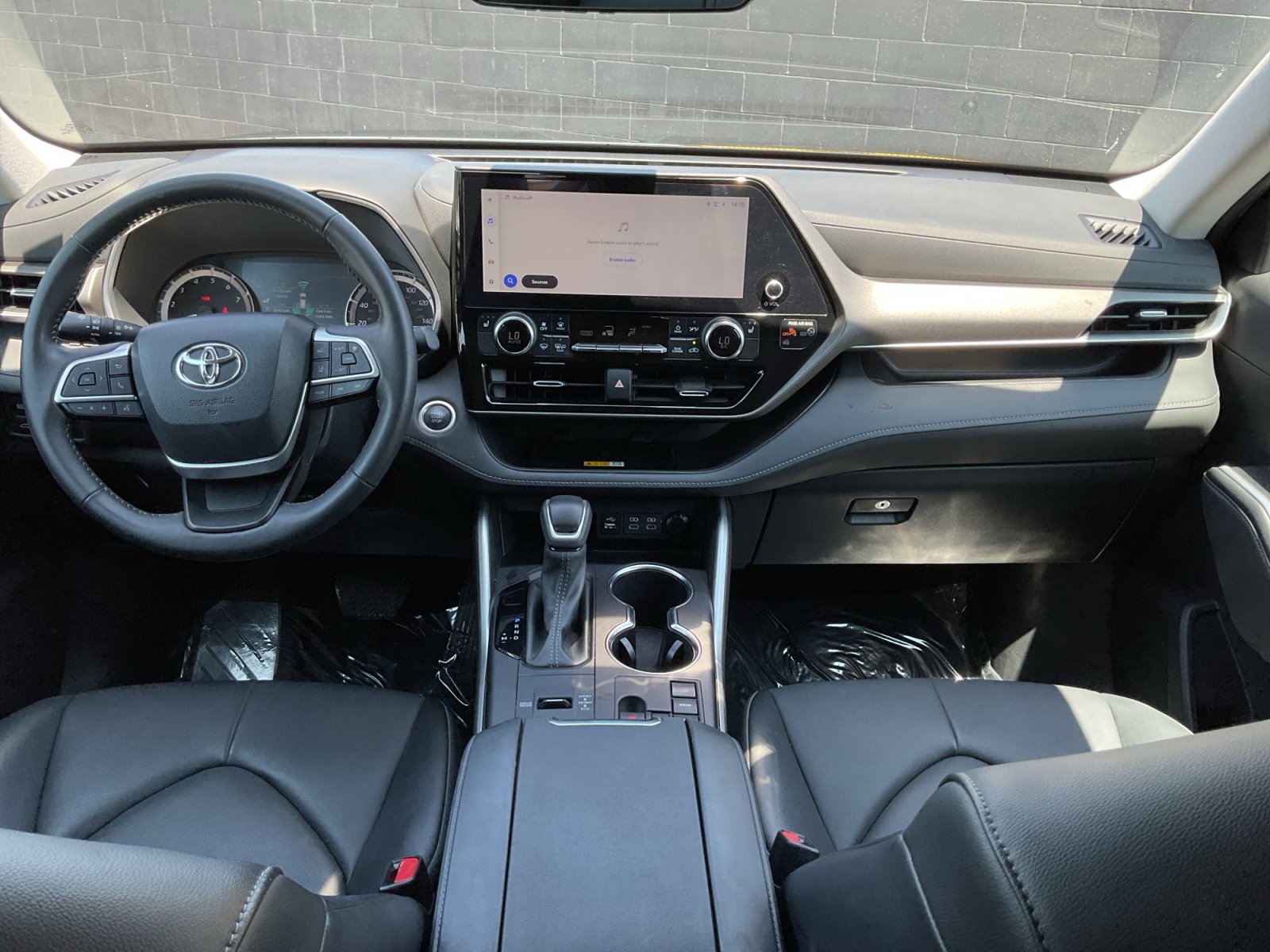 Used 2024 Toyota Highlander XLE FWD image 15