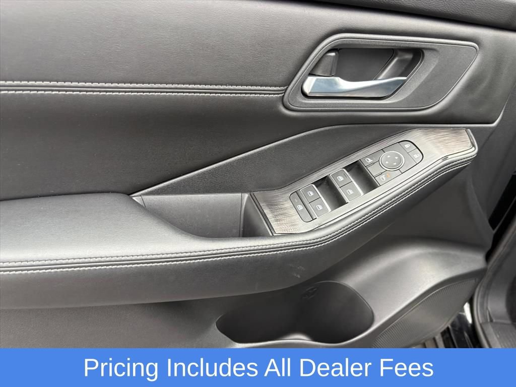 Certified 2025 Nissan Rogue SL AWD/4WD image 23