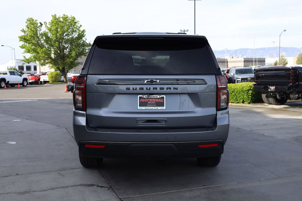 Used 2022 Chevrolet Suburban Z71 w/ Luxury Package AWD/4WD image 5