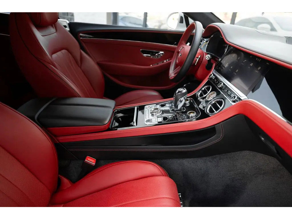 Used 2021 Bentley Continental GT V8 image 34