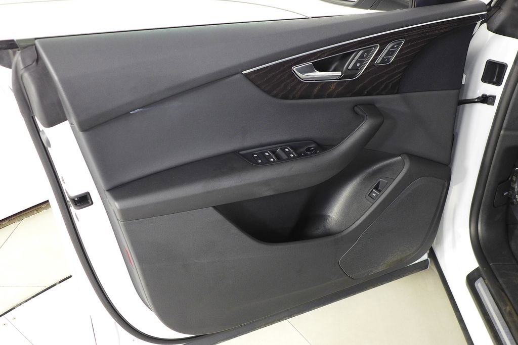 Used 2020 Audi Q8 Premium w/ Black Optic Package image 11
