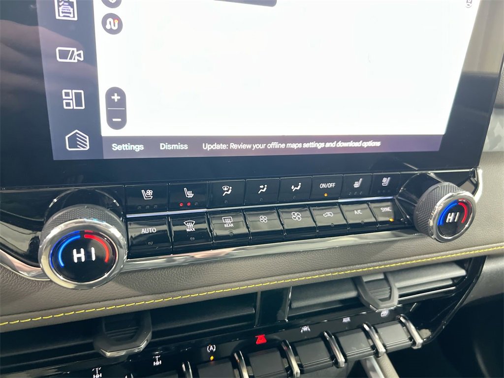 Used 2025 Chevrolet Colorado ZR2 w/ Technology Package image 16