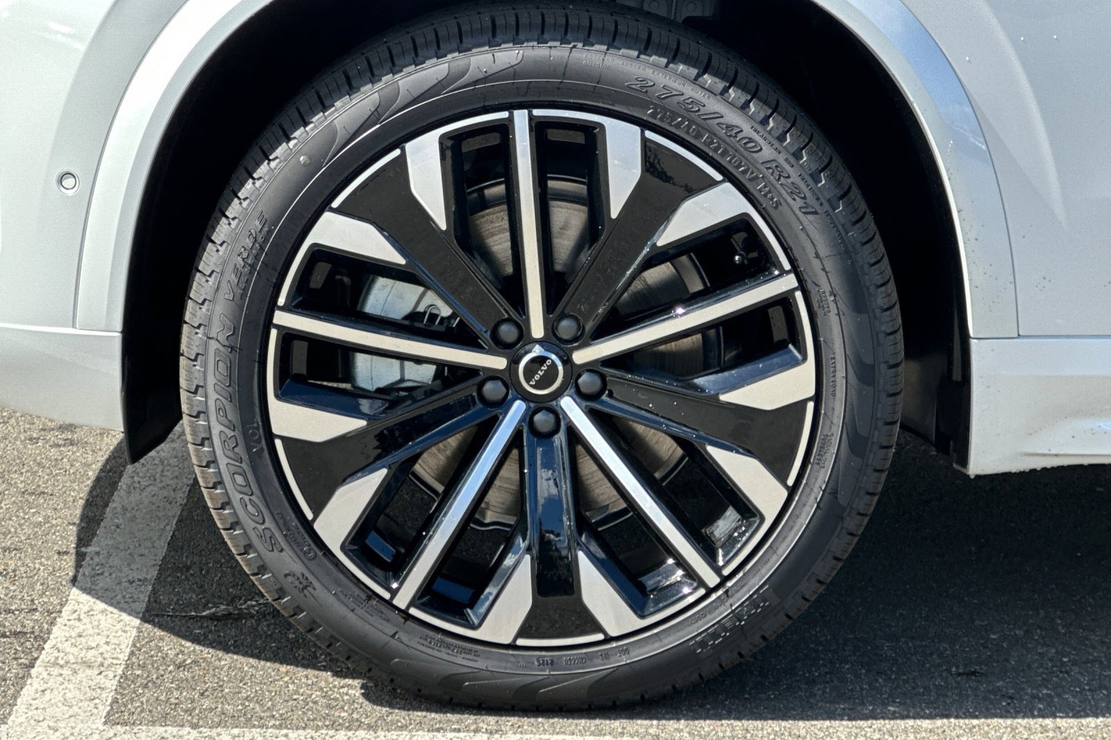 New 2026 Volvo XC90 B6 Plus w/ Protection Package Premier image 34