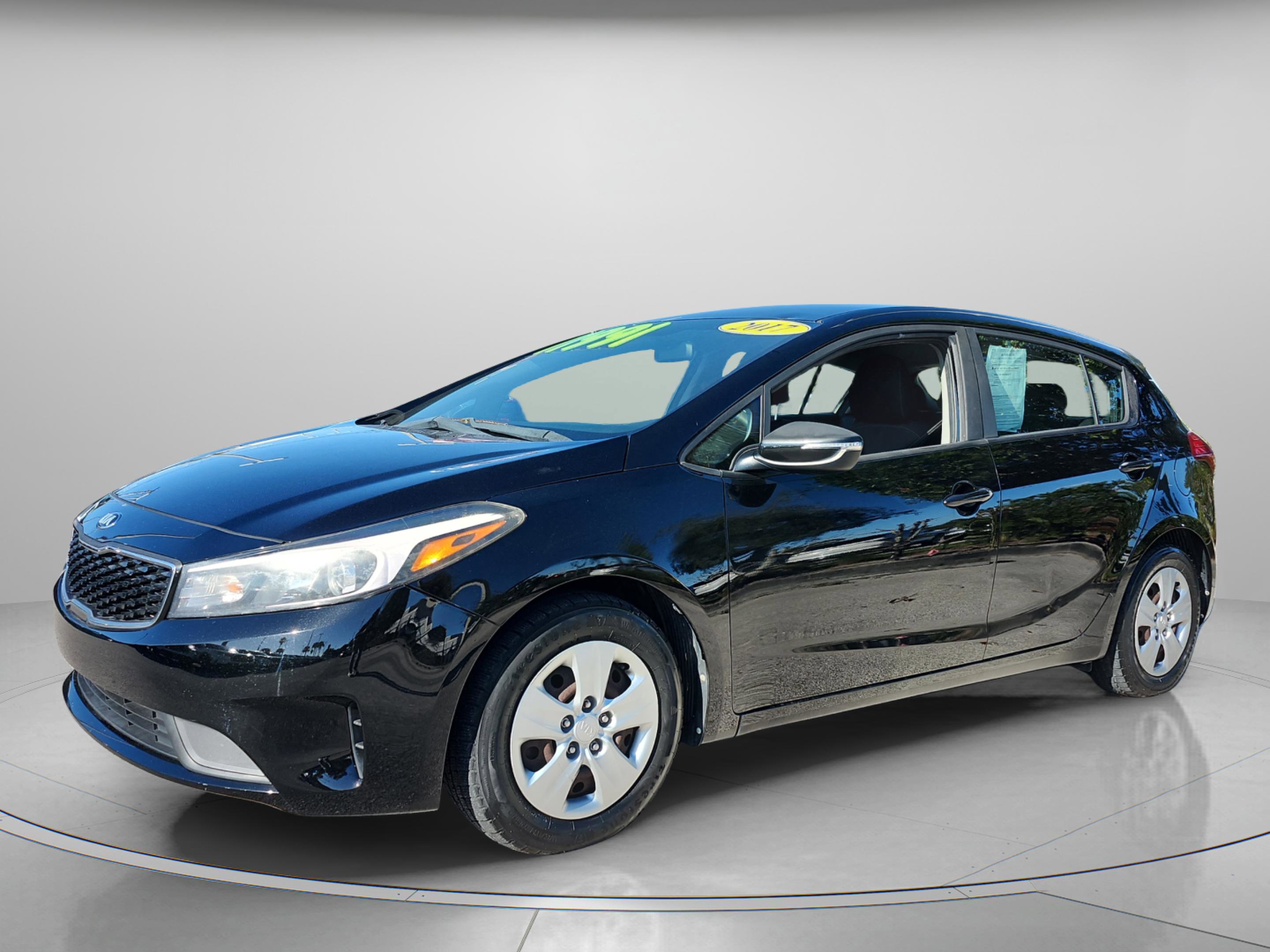 Used 2017 Kia Forte LX image 2