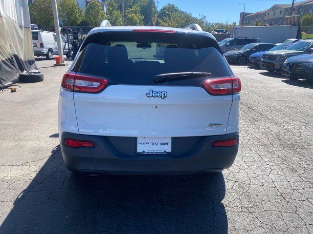 Used 2017 Jeep Cherokee Latitude w/ Comfort/Convenience Group FWD image 6
