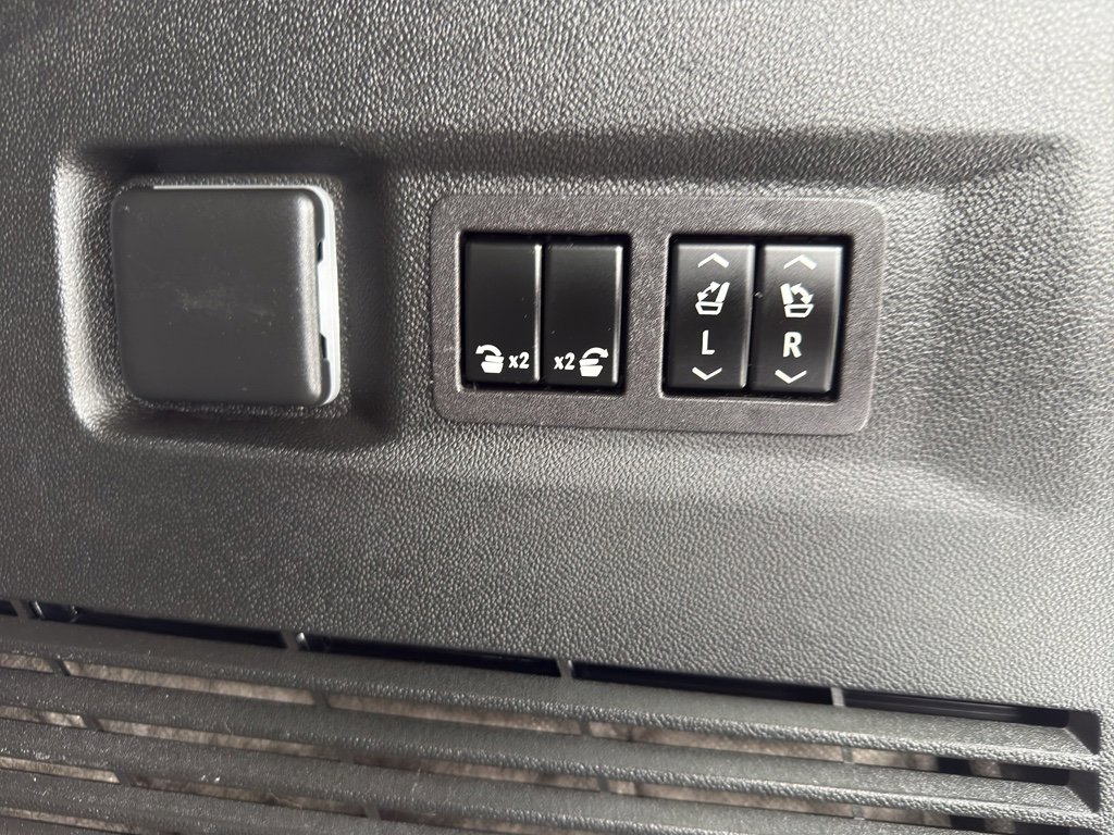 Used 2024 Chevrolet Tahoe LT w/ LT Signature Package image 38