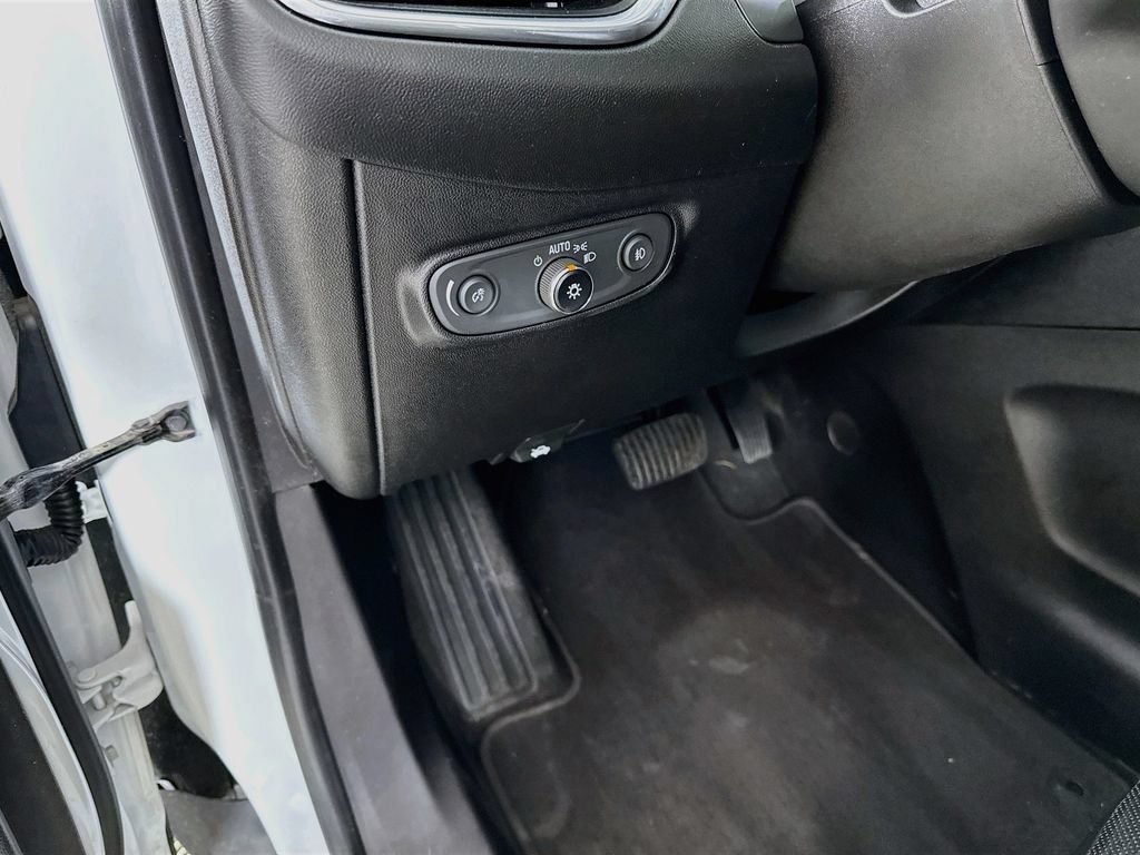 Used 2018 Chevrolet Equinox Premier FWD image 10