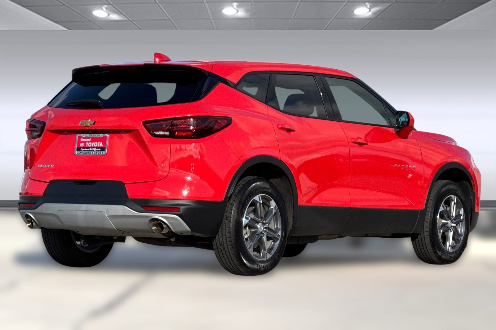 Used 2025 Chevrolet Blazer LT image 3