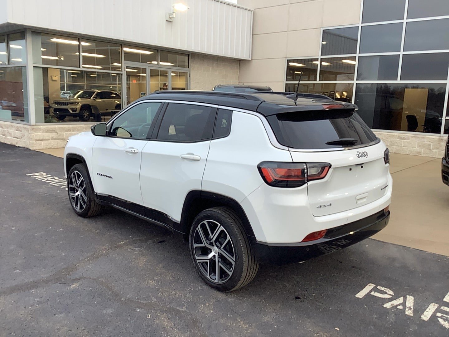 Used 2024 Jeep Compass Limited w/ Elite Group AWD/4WD image 7