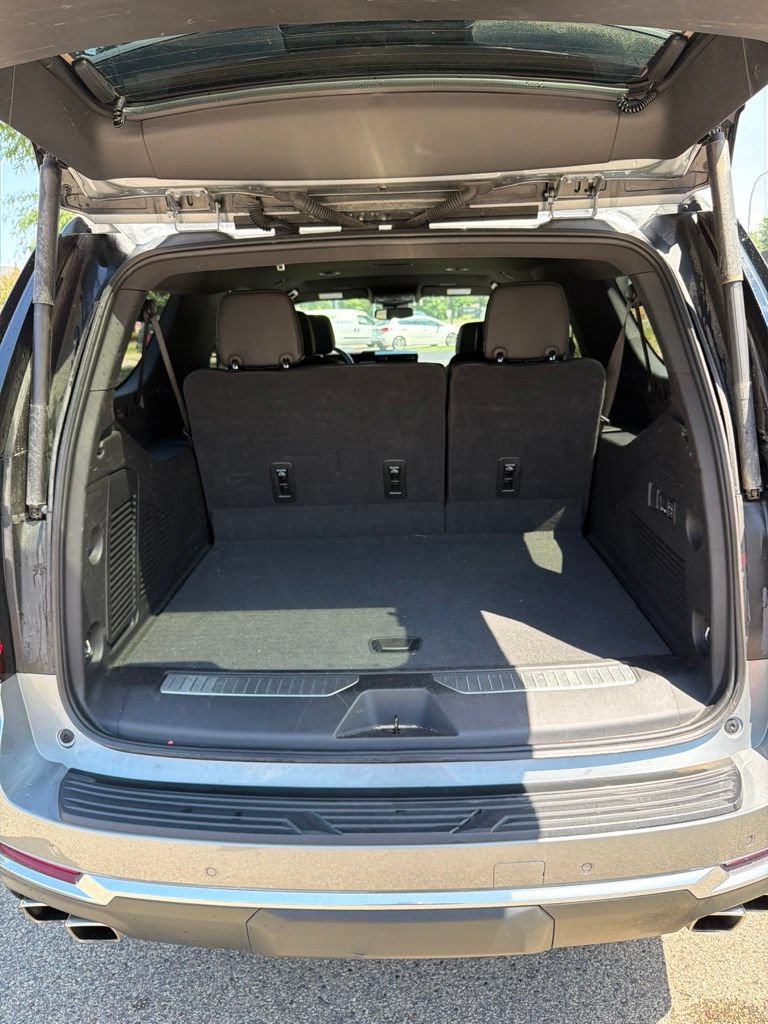 Used 2025 GMC Yukon XL Denali AWD/4WD image 10