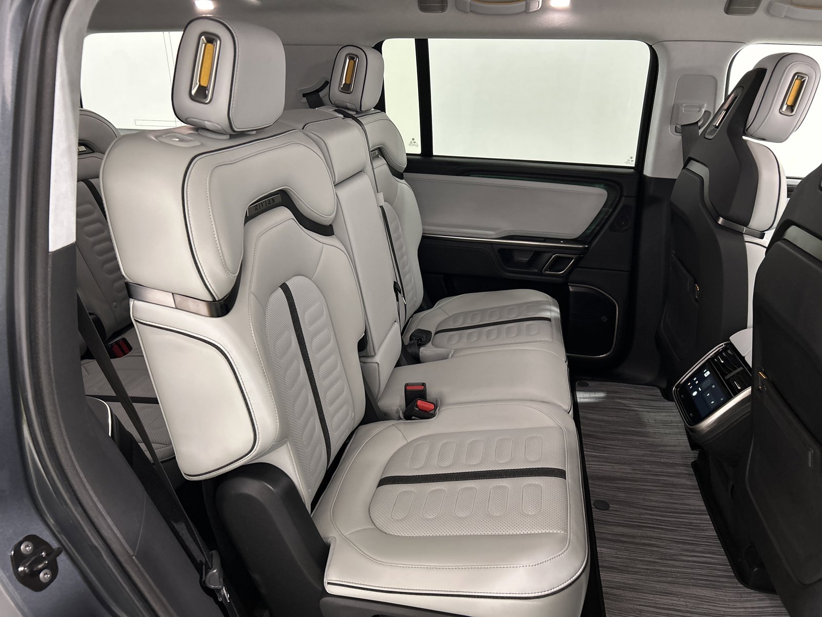 Used 2024 Rivian R1S Adventure AWD/4WD image 23