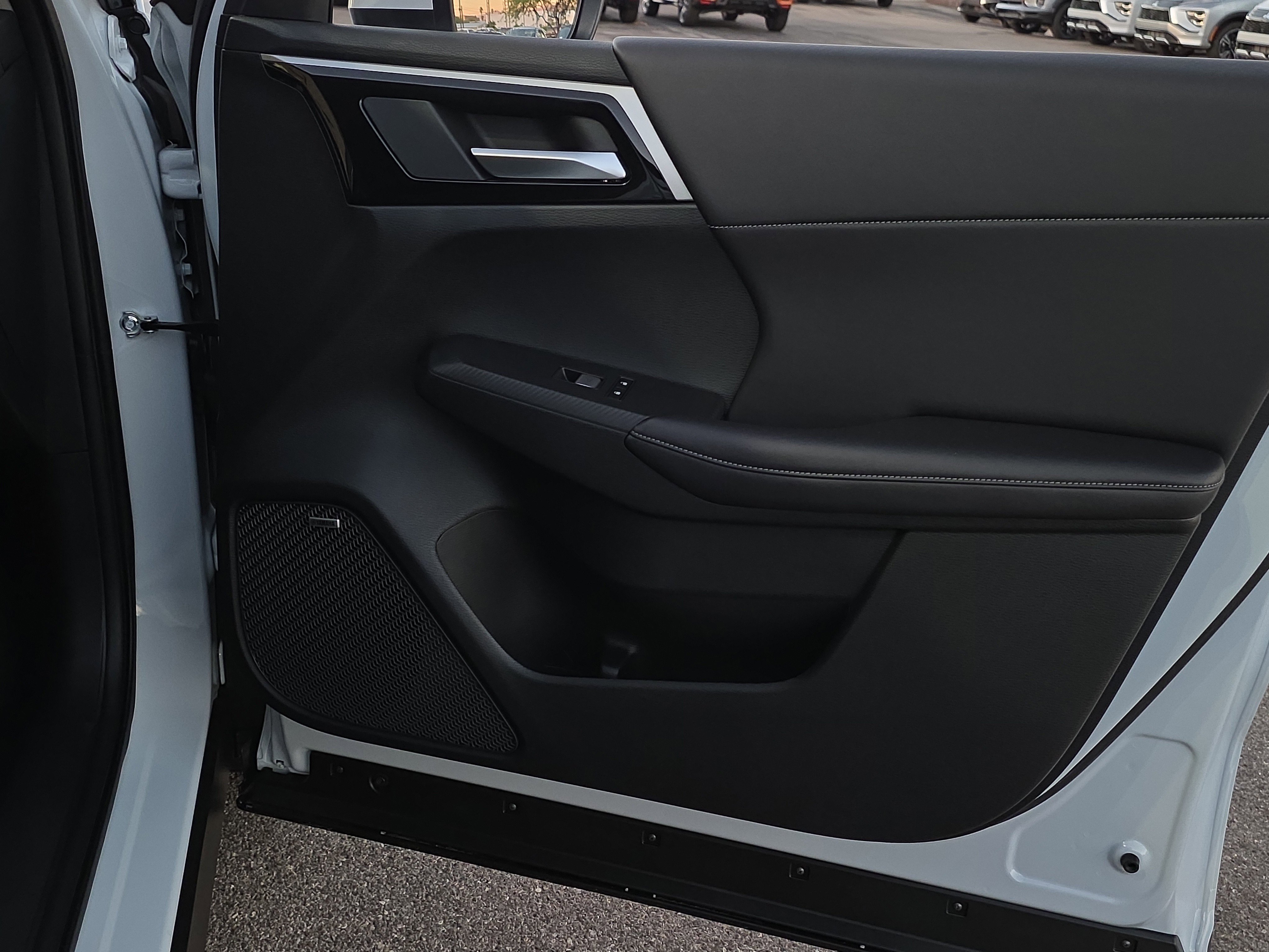 New 2025 Mitsubishi Outlander SE image 27