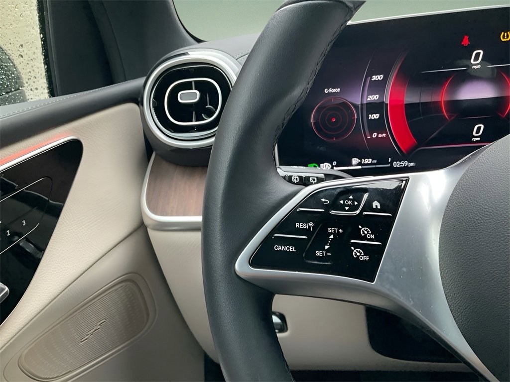 Used 2024 Mercedes-Benz GLC 300 4MATIC image 27