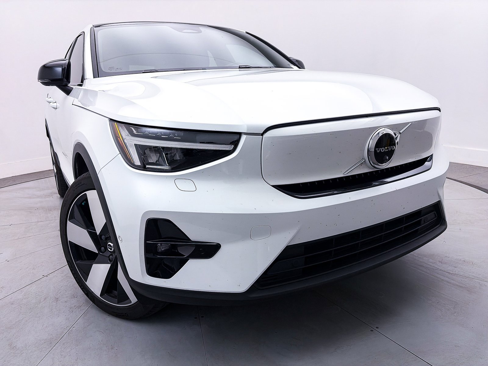 Used 2023 Volvo C40 P8 Recharge Ultimate image 3