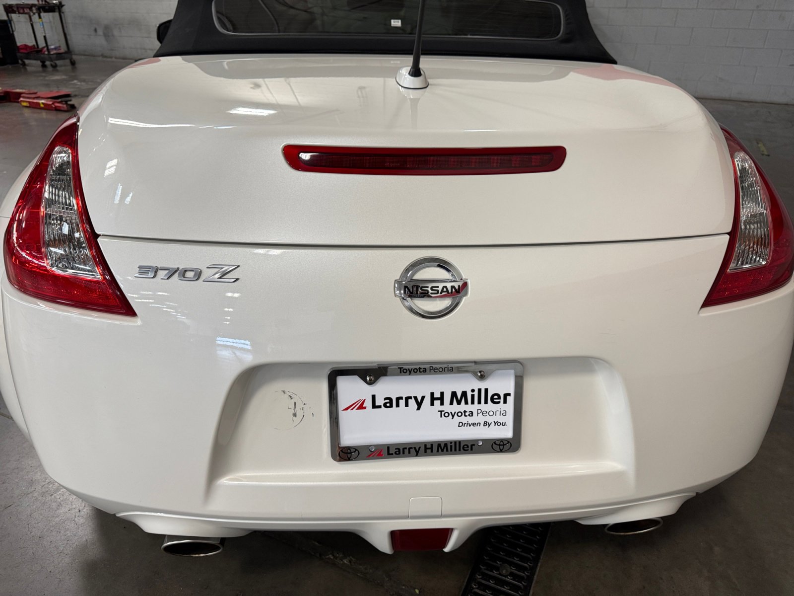 Used 2014 Nissan 370Z Touring w/ Sport Package image 25