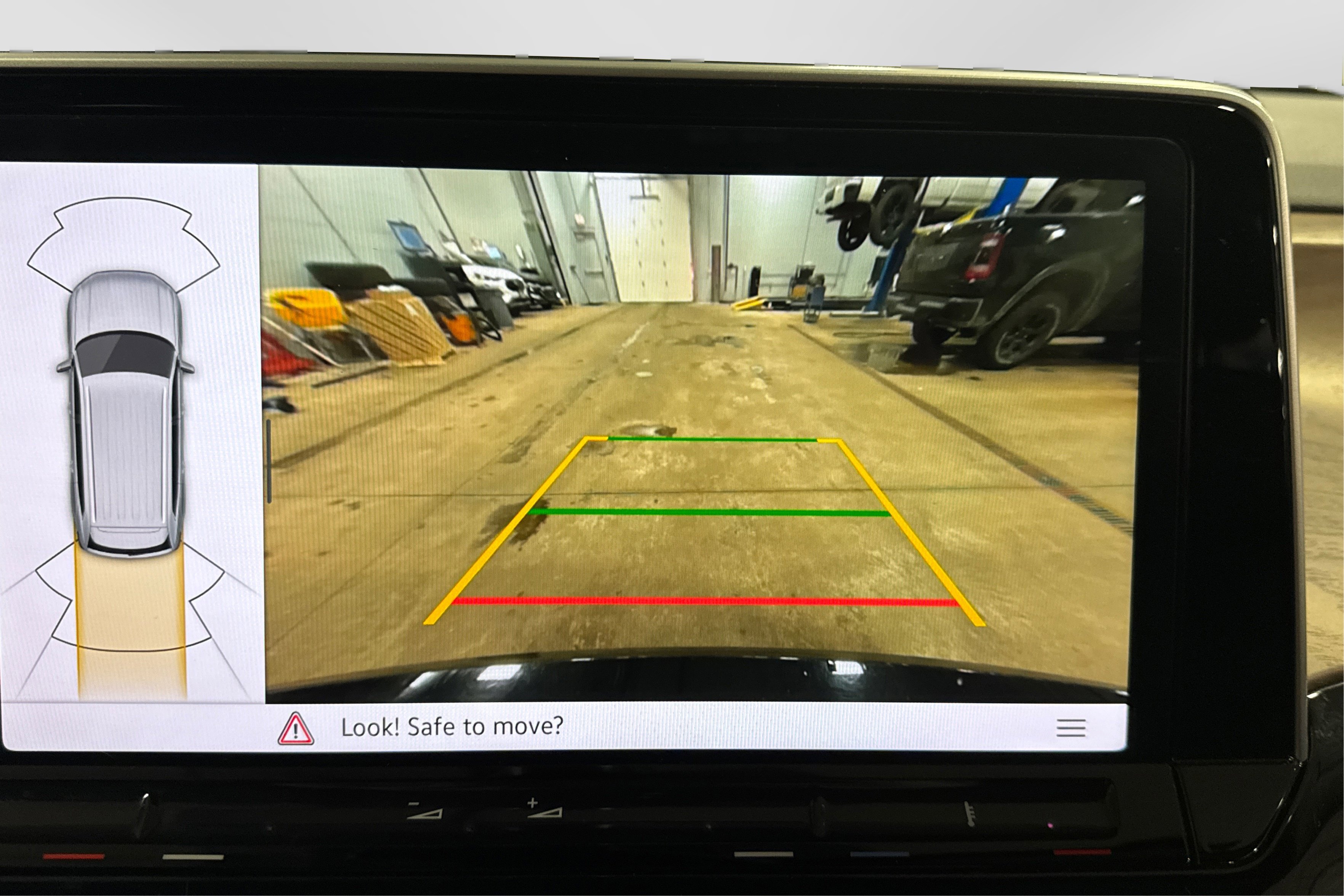 Used 2025 Volkswagen Atlas SE image 29