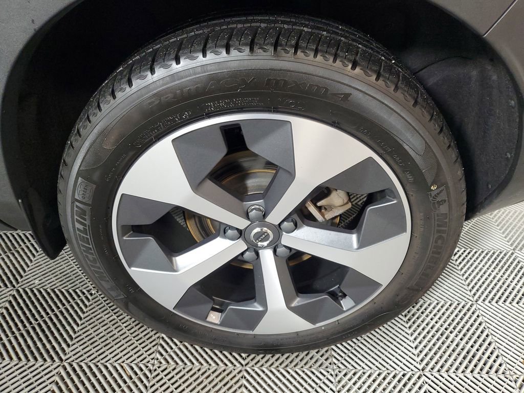 Certified 2023 Volvo XC40 B5 Plus w/ Protection Package Premier image 13