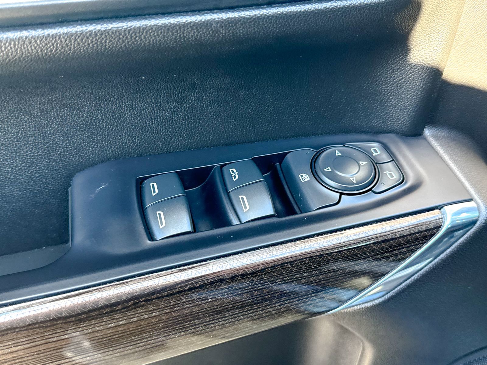 Certified 2020 Chevrolet Silverado 1500 LT w/ All-Star Edition image 18