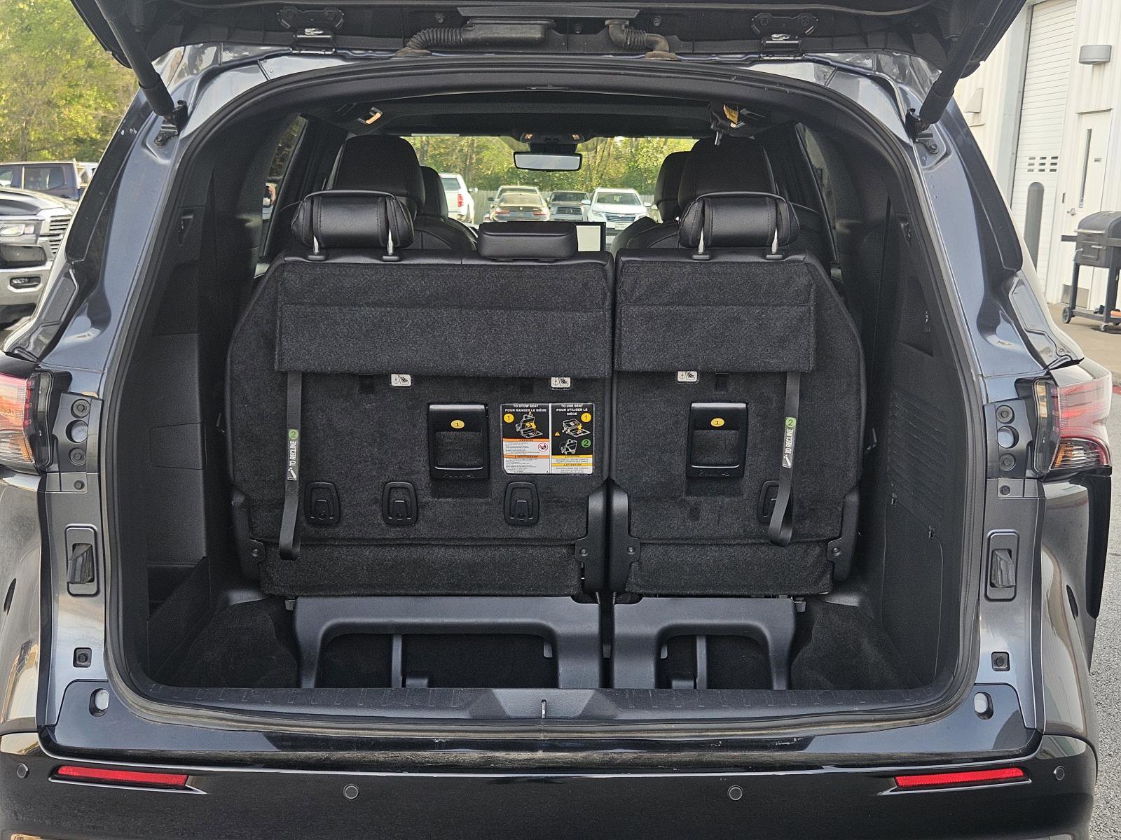 Used 2025 Toyota Sienna Limited image 12