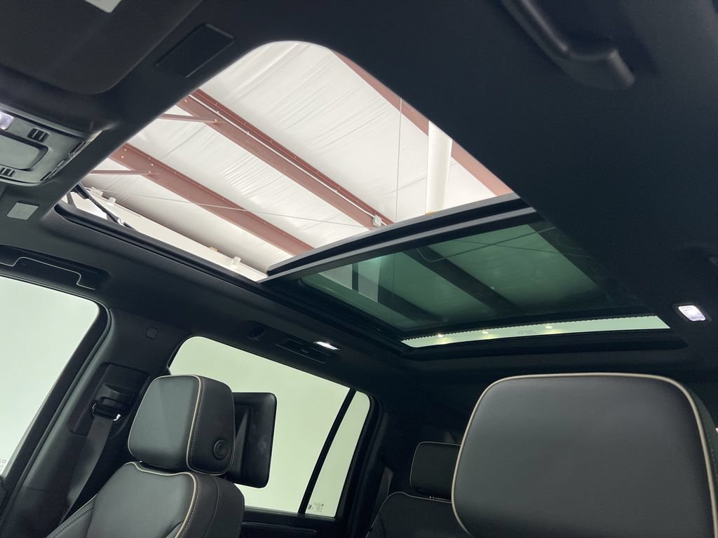 New 2025 Chevrolet Suburban Premier AWD/4WD image 18